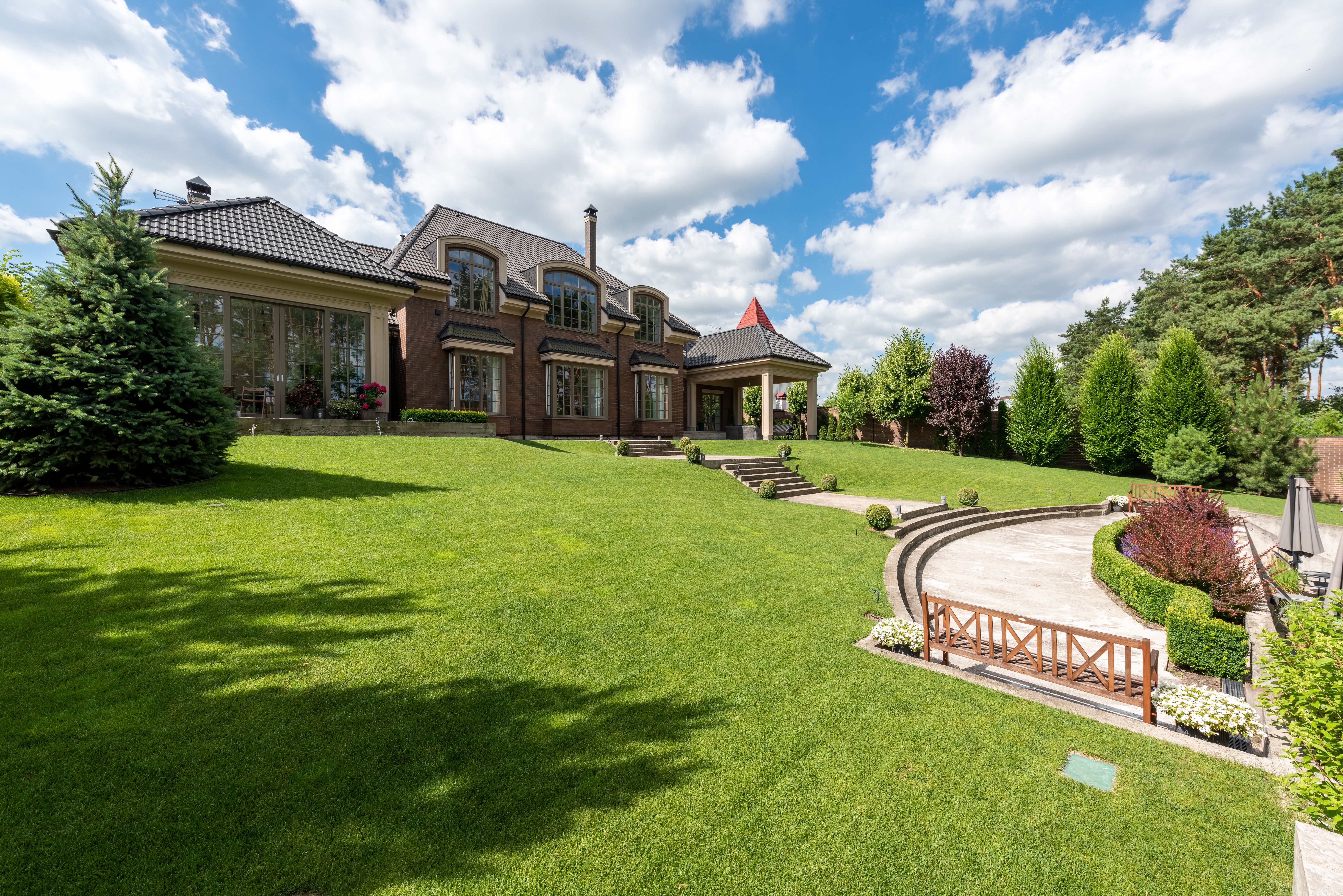Professional landscape bed and maintained commercial lawn